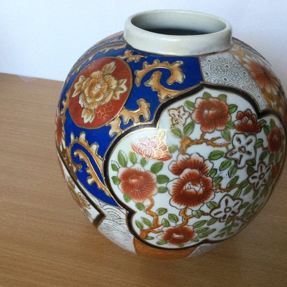 vintage Chinese Imari style ceramic jar vase round hand painted gold red blue - Picture 5 of 7